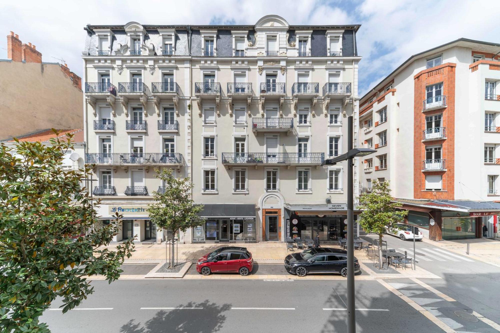 Le Lasteyras - Appartement Charmant En Centre Ville Vichy Bagian luar foto