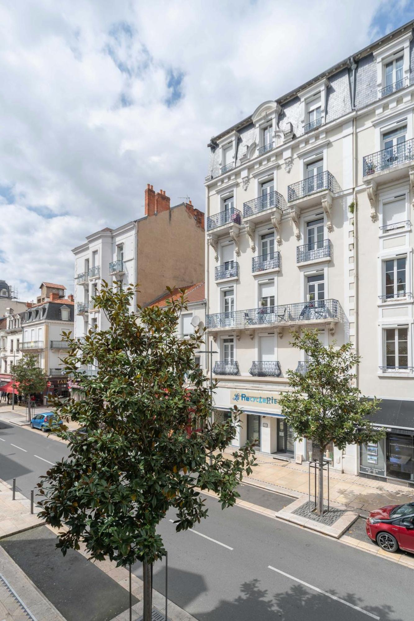 Le Lasteyras - Appartement Charmant En Centre Ville Vichy Bagian luar foto
